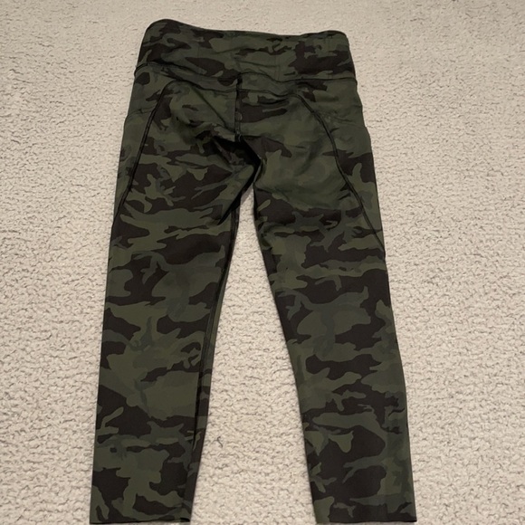 Lululemon Fast and Free Crop II 19" *Non-Reflective size 4 green camo - Picture 6 of 7